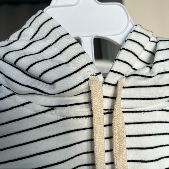 ⚡️BOGO 50% Off⚡️ Baby striped hoodie romper - Picture 4 of 4